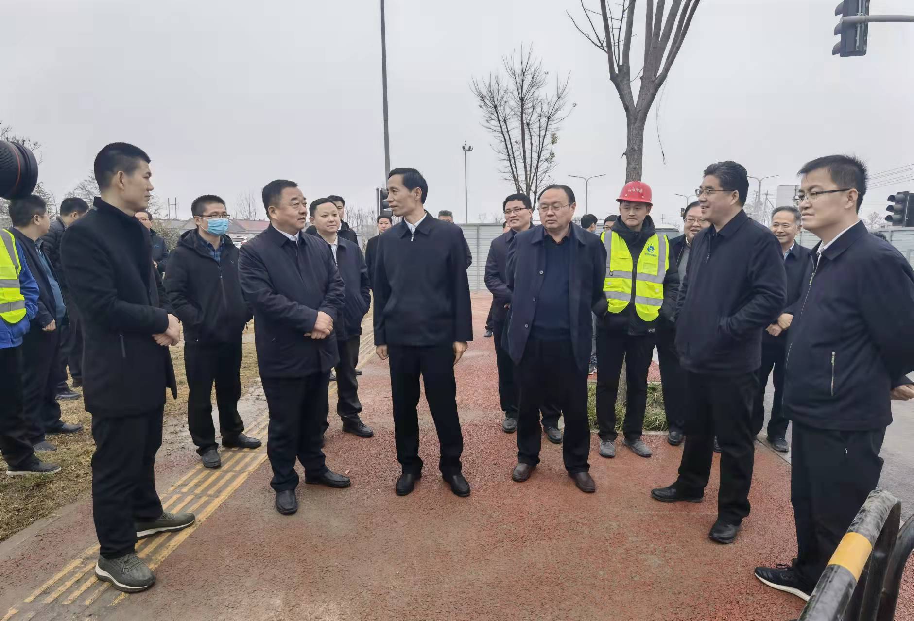 菏澤市市委副書記、市長張倫一行到七里河污水處理廠配套管網(wǎng)工程調(diào)研指導工作